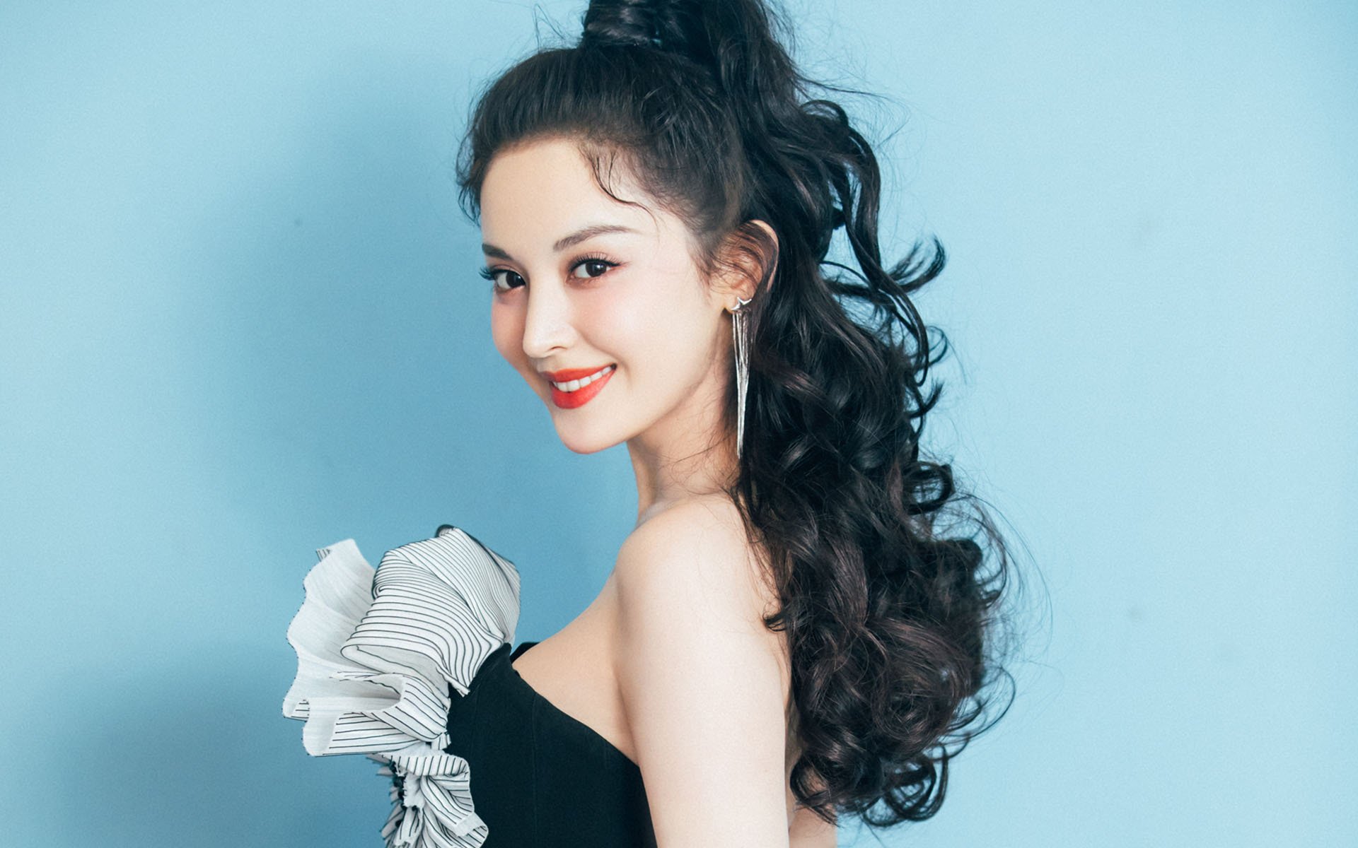 “亚戈·卡尔曼的强大防守与快速进攻，助力阿根廷美洲狮队攻守兼备”